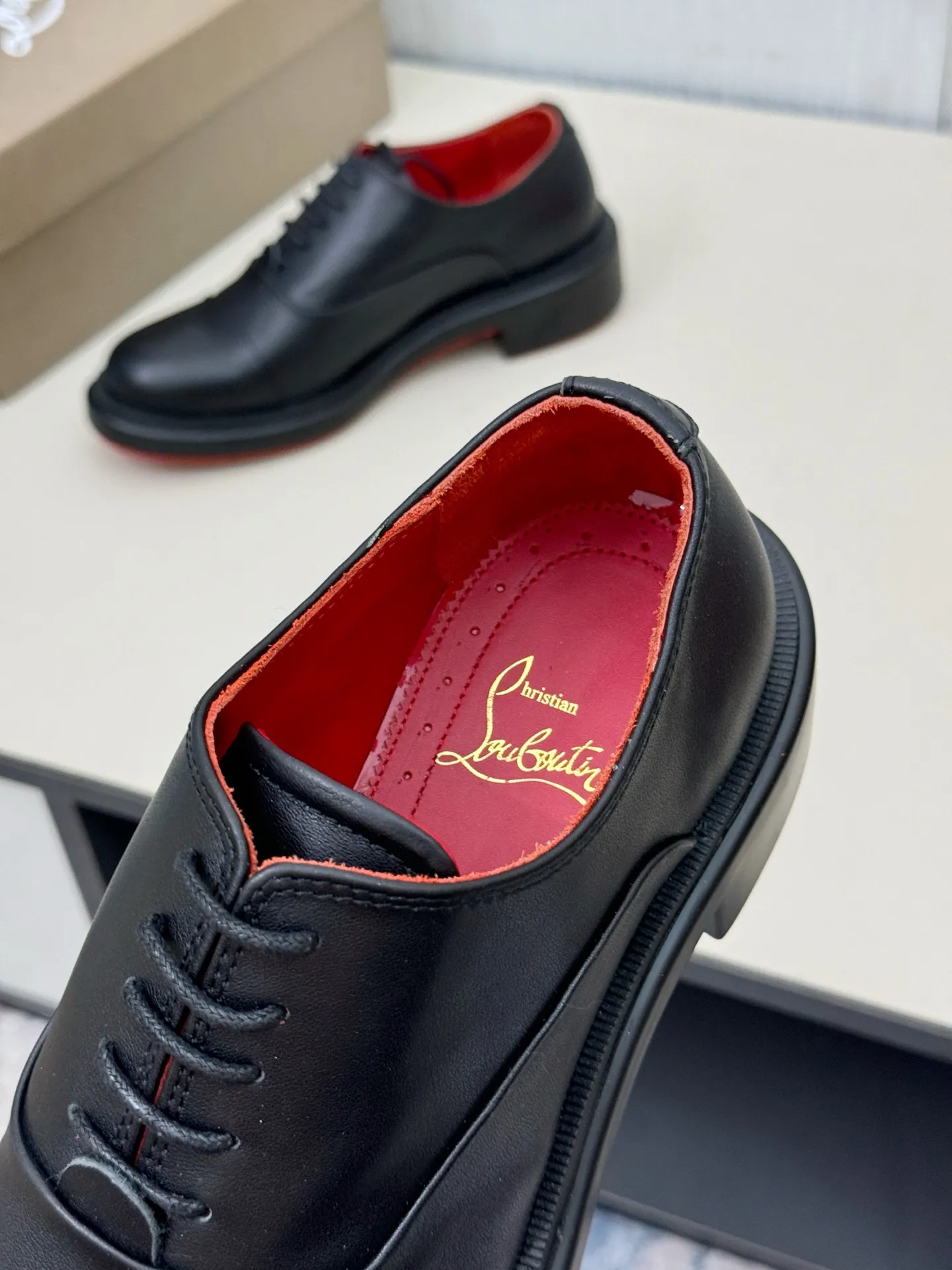 [CL～High-end men's red-soled shoes] Top P: 840💰. Size: 39-44 (38.45.46 can be customized) 🆑Top original order purchasing agent Imported open-edge bead fabric, the lining is made of water-dyed cowhide🉑️ Imported TPU rubber sole, wear-resistant and non-slip, full of European style.